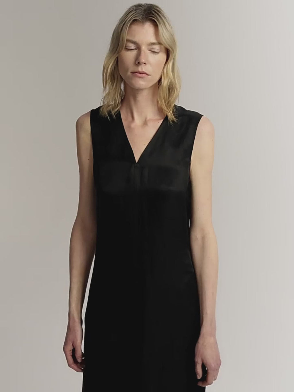 Lightweight and Zero-Pressure Cupro Linen Textured Anti-Wrinkle V-Neck Sleeveless A-Line Dress