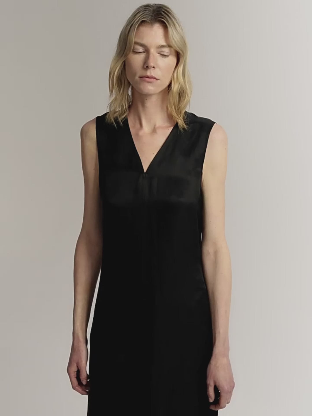 Lightweight and Zero-Pressure Cupro Linen Textured Anti-Wrinkle V-Neck Sleeveless A-Line Dress